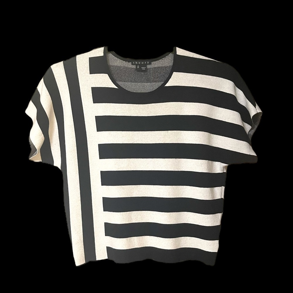 Theory Seblyn Cropped Knit Top EUC 
Size SP - Picture 4 of 7